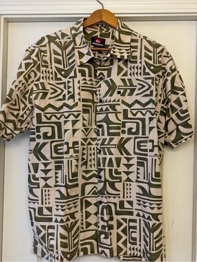 Quiksilver Hawaiian Aloha Shirt Olive and Cream Geo Print Short Sleeve Button-Up